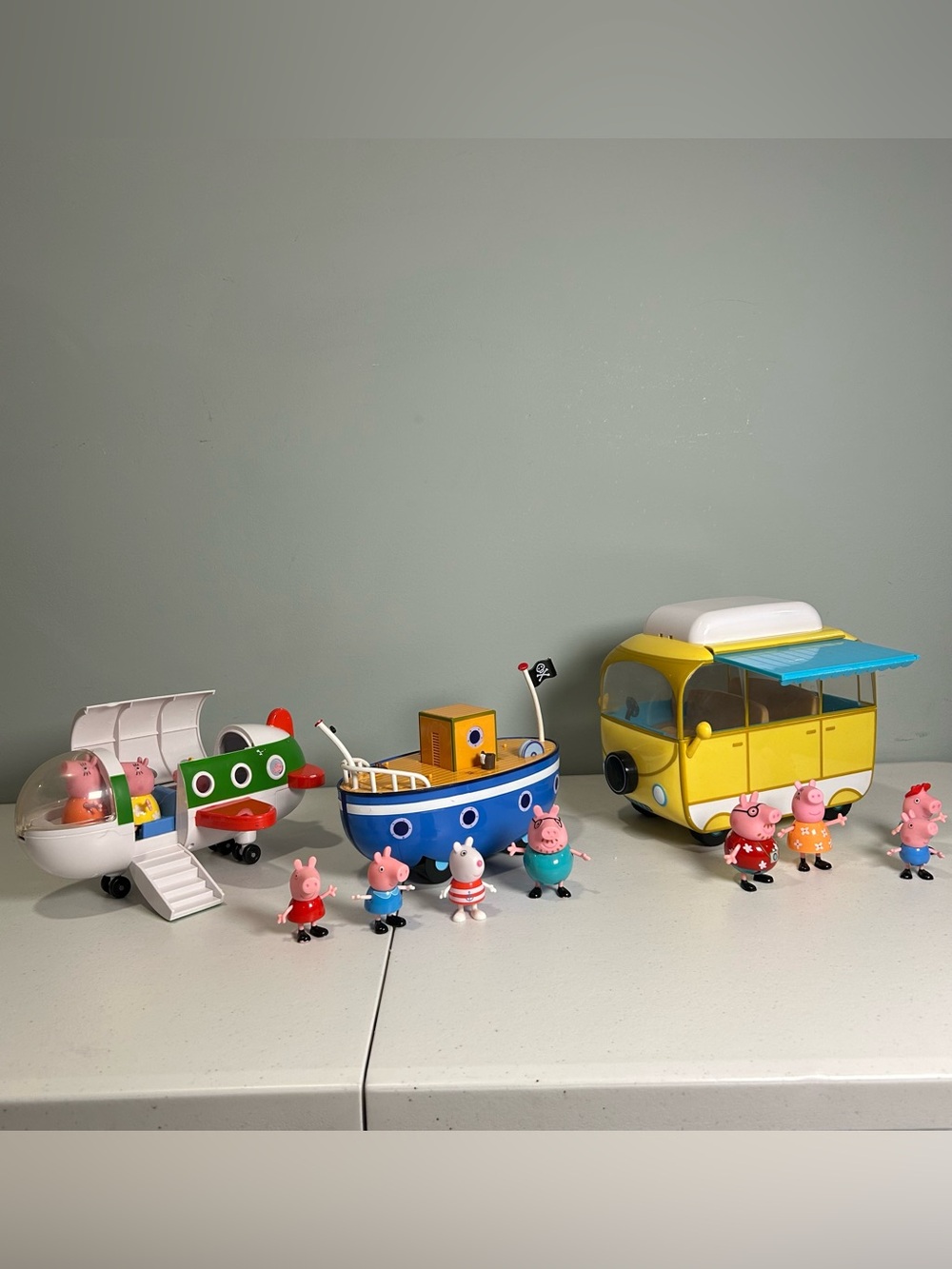 Peppa Pig Mixed Travel Bundle Plane Boat Camper Van & Characters Lot